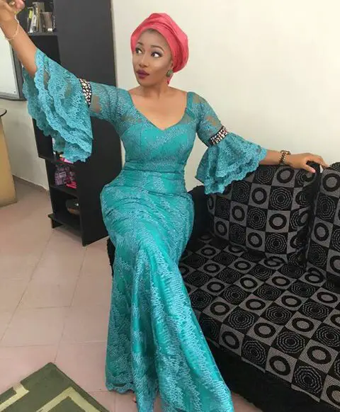 Aso Ebi Styles With This Trending Lace Designs-amillionstyles @dezfaculty