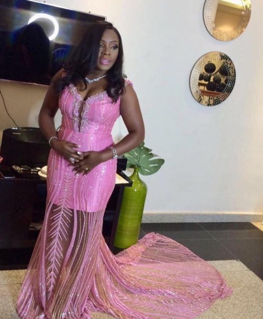 Check Out These Hot Sauce Aso Ebi Styles From The Weekend.