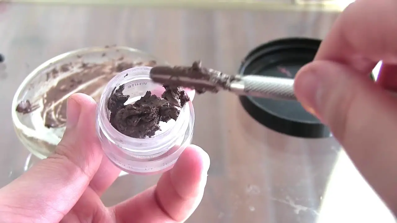 VIDEO: Make Your Own Eyebrow Gel Pomade
