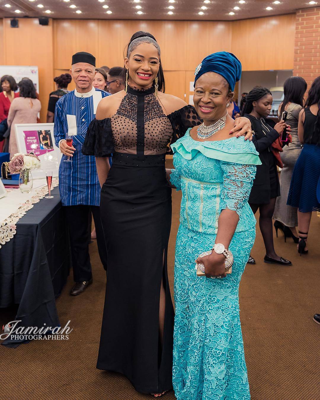 Gorgeous Asoebi Outfits For People Wey Sabi