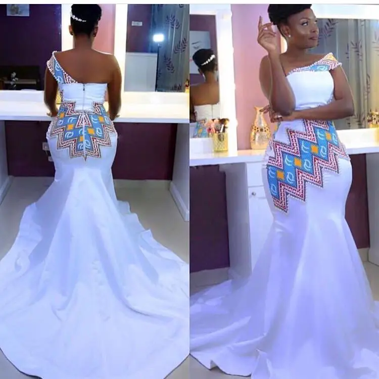 Peep These Lovely Asoebi Styles With Trains