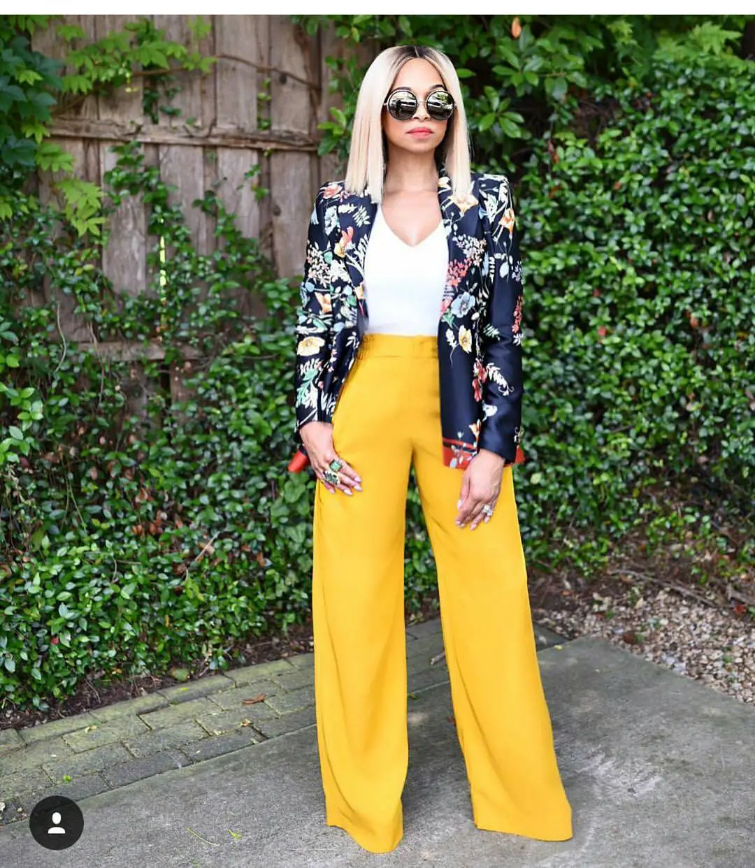 You Should Try These Flared Trousers Style To Work!