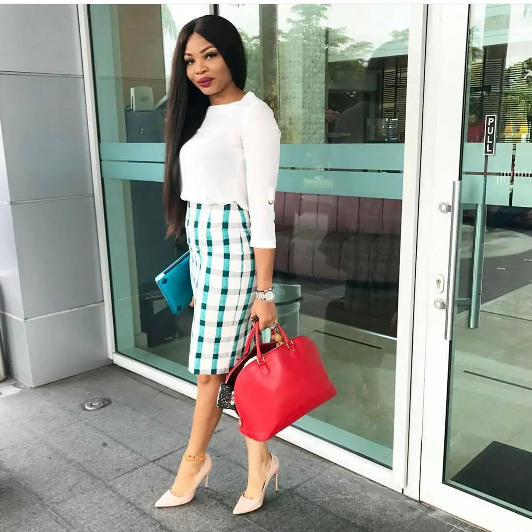 Simple Skirt Outfits To Rock To The Office