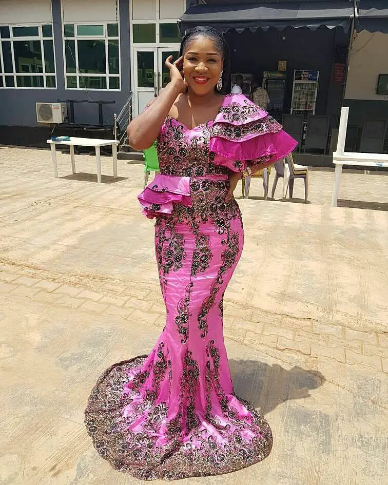 What's Your Take On These Dramatic Asoebi Style