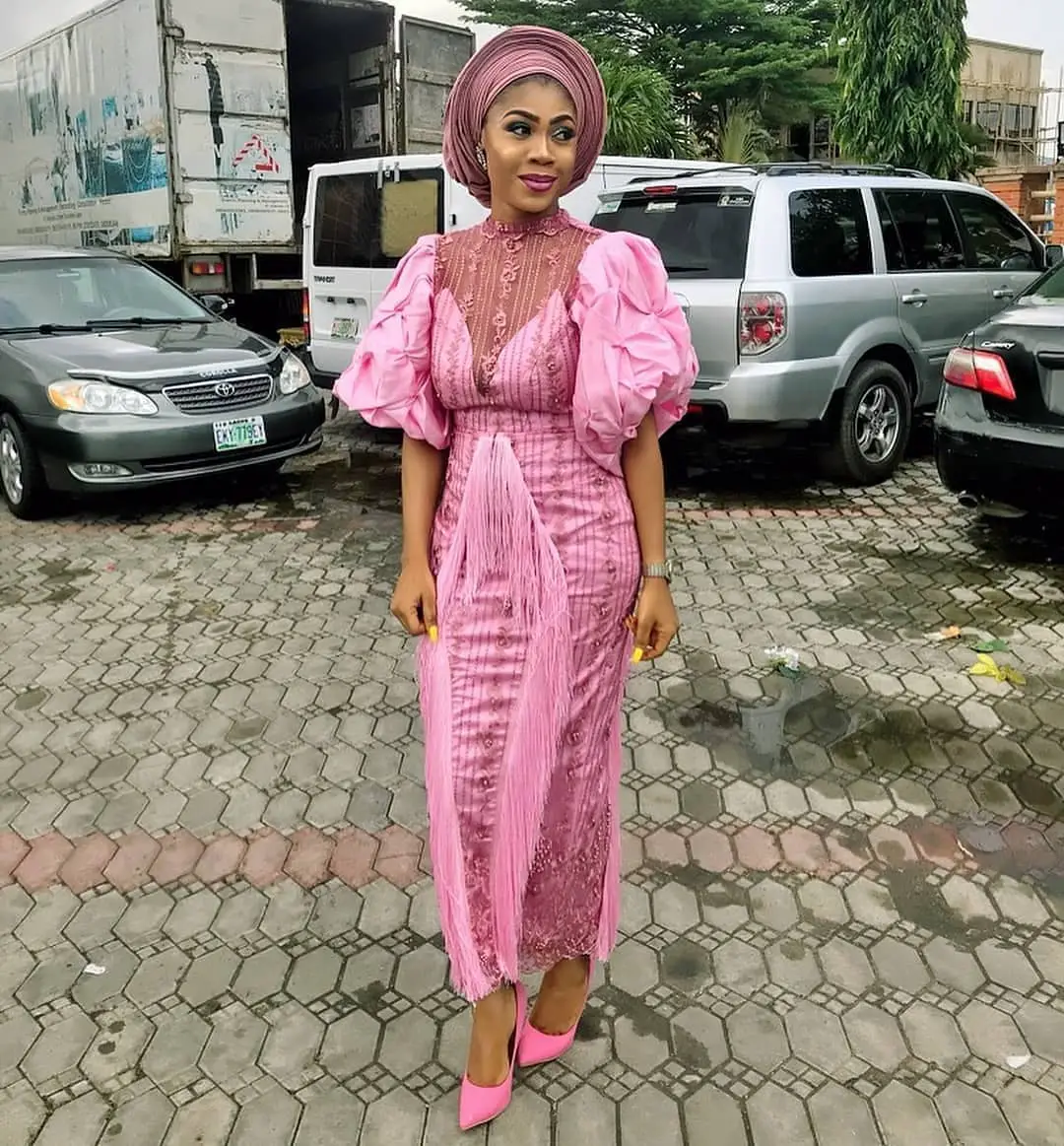 You'll Drool When You See These Popping Lace Asoebi Styles