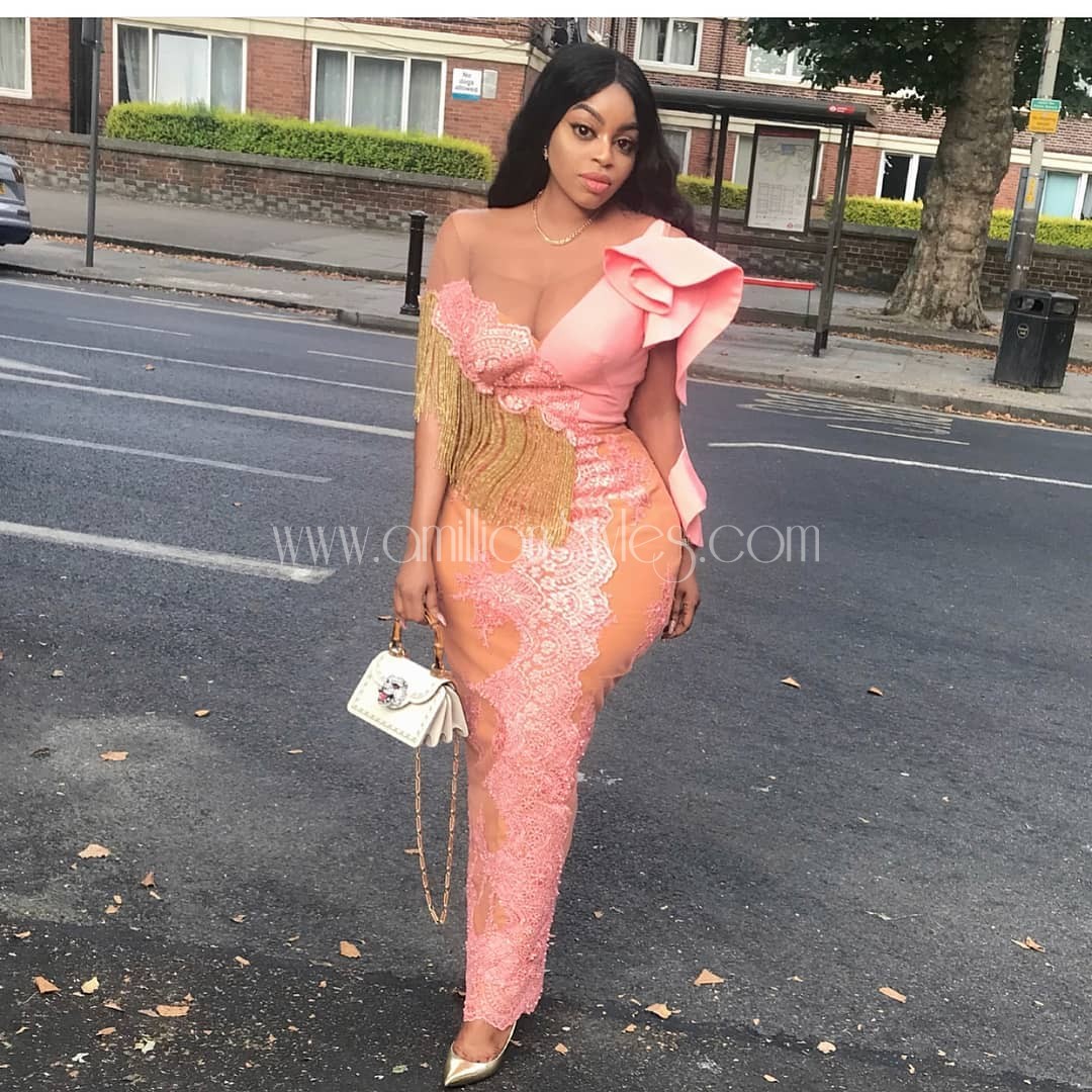 Let These Fabulous Lace Asoebi Outfits Spice Your Night