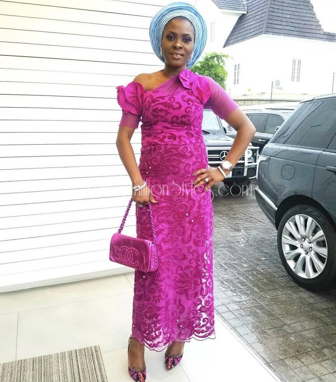 Check Out These Lace Asoebi Styles Toh Quality!