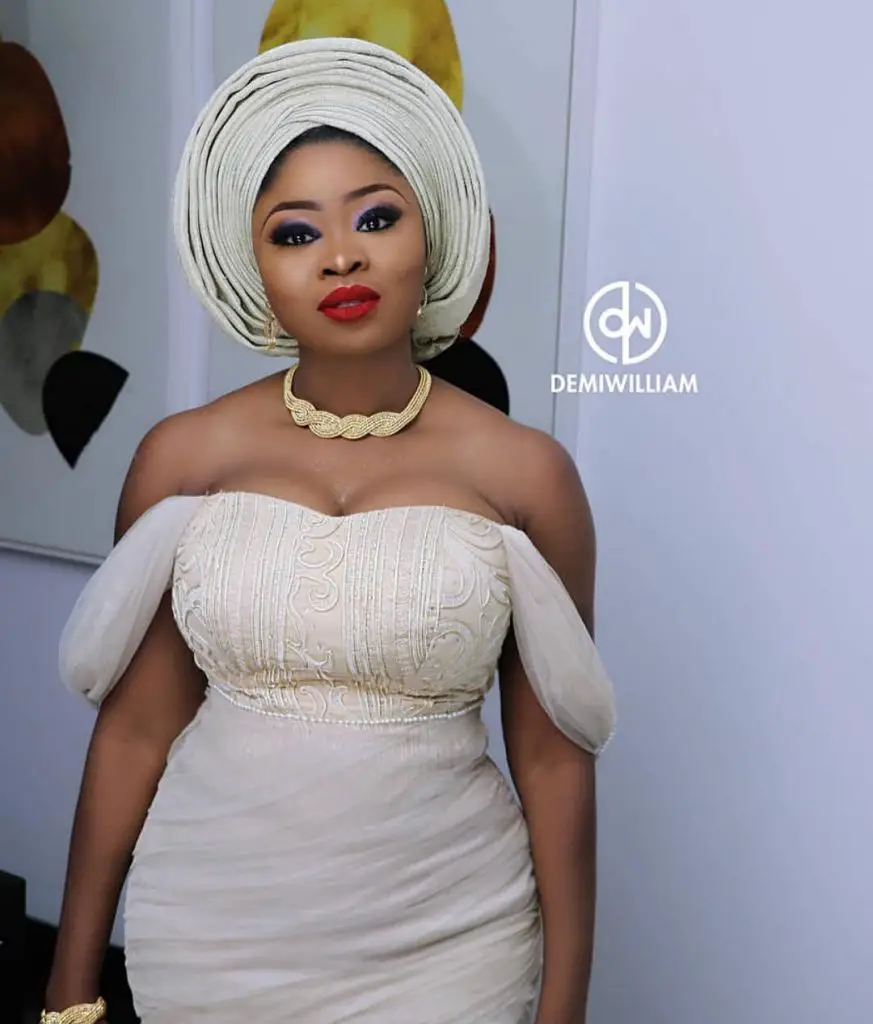 These Trendy Lace Asoebi Styles Will Light Your World – A Million Styles