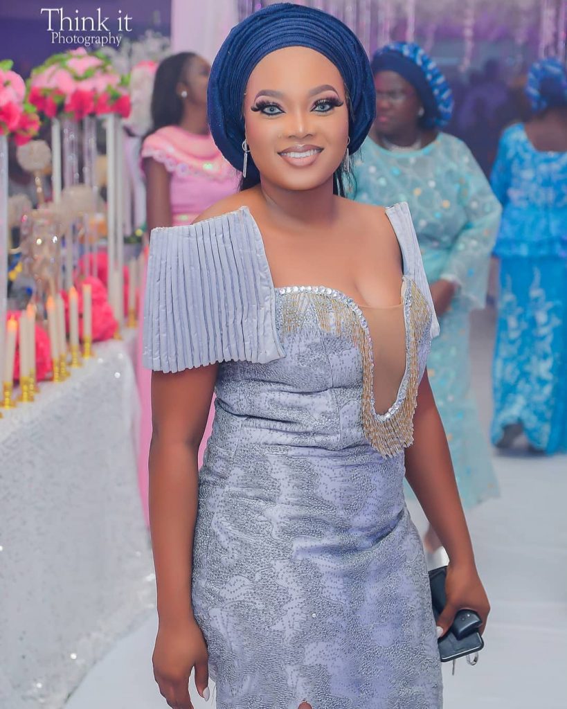 Lovely 12 Asoebi Styles That Will Make You Belle Of The Party – A ...
