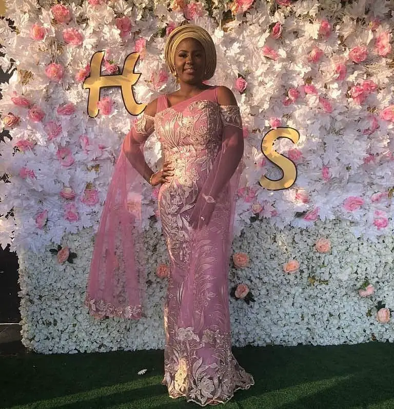 Lovely 12 Asoebi Styles That Will Make You Belle Of The Party