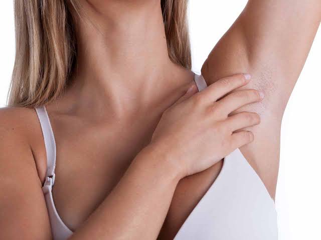 Breast Cancer Signs And Symptoms : How To Do Self Examination