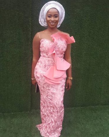 These Super Hawt Asoebi Styles Melted Our Hearts – A Million Styles