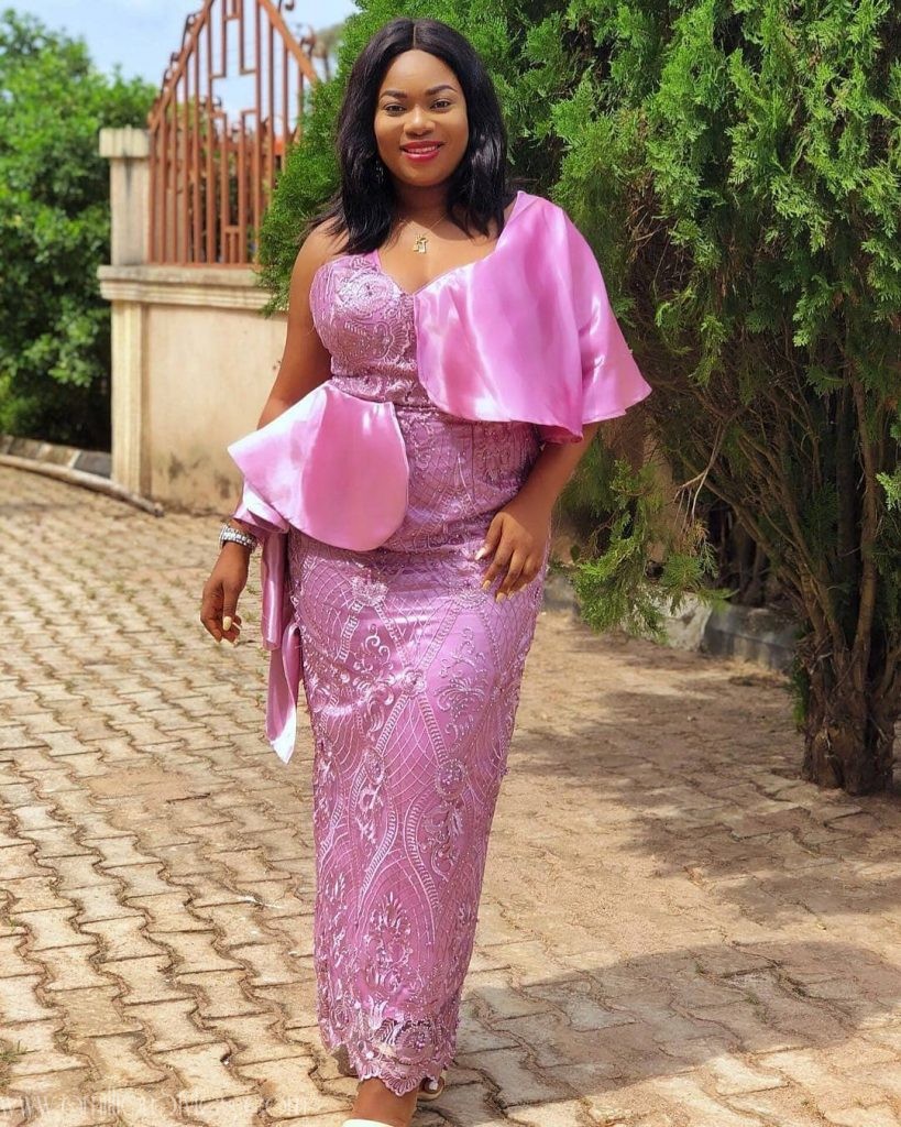 13 Latest Most Recent Asoebi In Lace Style – A Million Styles