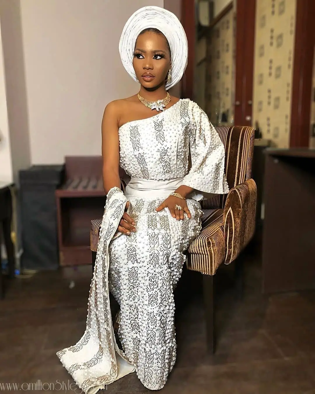 Latest Nigerian Lace Styles and Designs: Monostrap Lace Asoebi Styles