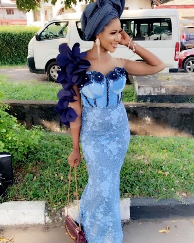 2019 Asoebi Trends: Corsets And Flower Embellishment On Bust – A ...