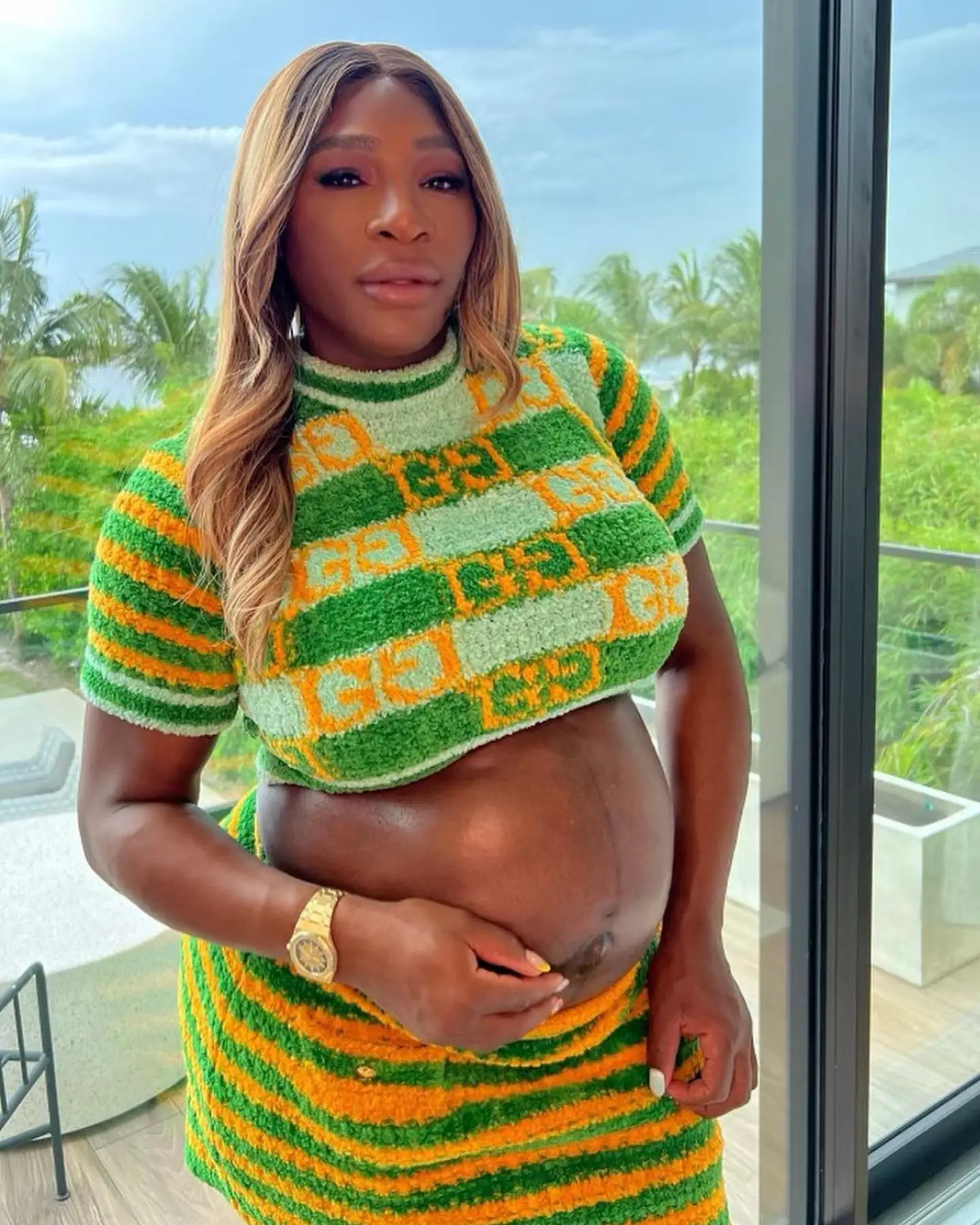 #SerenaWilliams showed off her baby bump wearing a #Gucci look. Hot! Ig/Reprodu