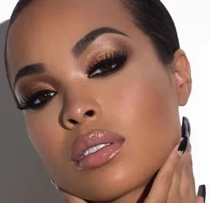 Video: Switch Up Your Look With 9 Different Eyeliner Looks