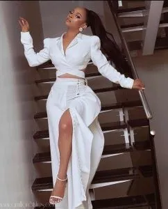 Toke Makinwa Looks Fabulous In This Style Temple Outfit