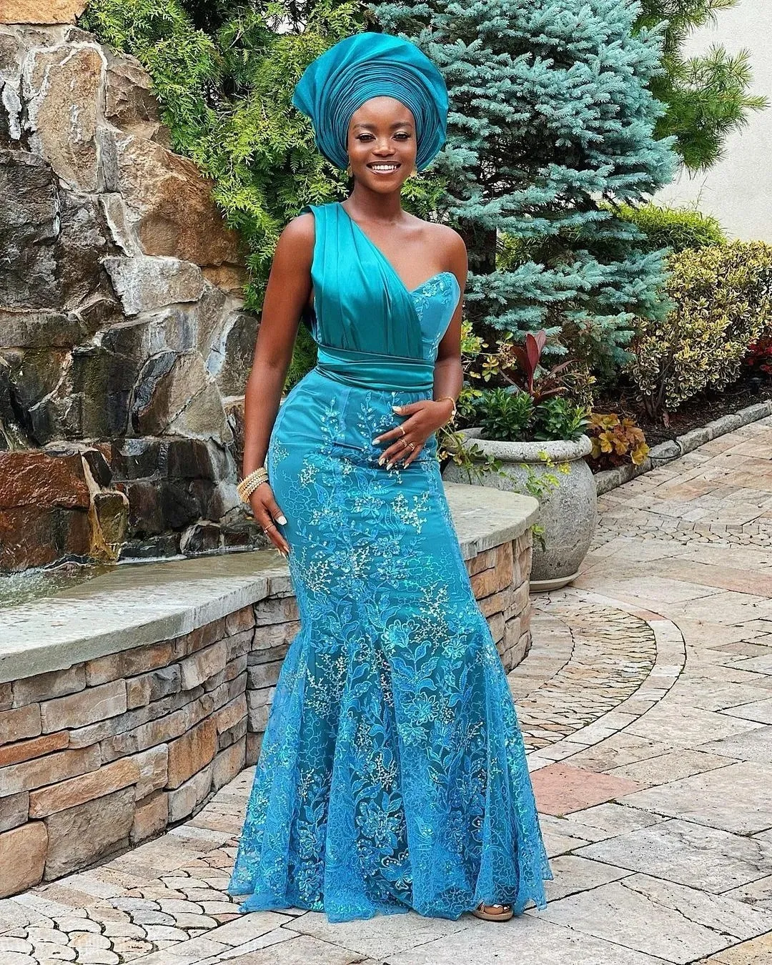 Exquisite Nigerian Lace Asoebi Styles-Volume 33