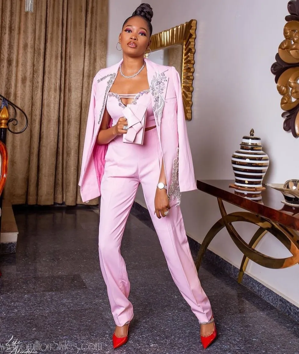 12 Stunning Women's Pantsuits You'll Absolutely Love!