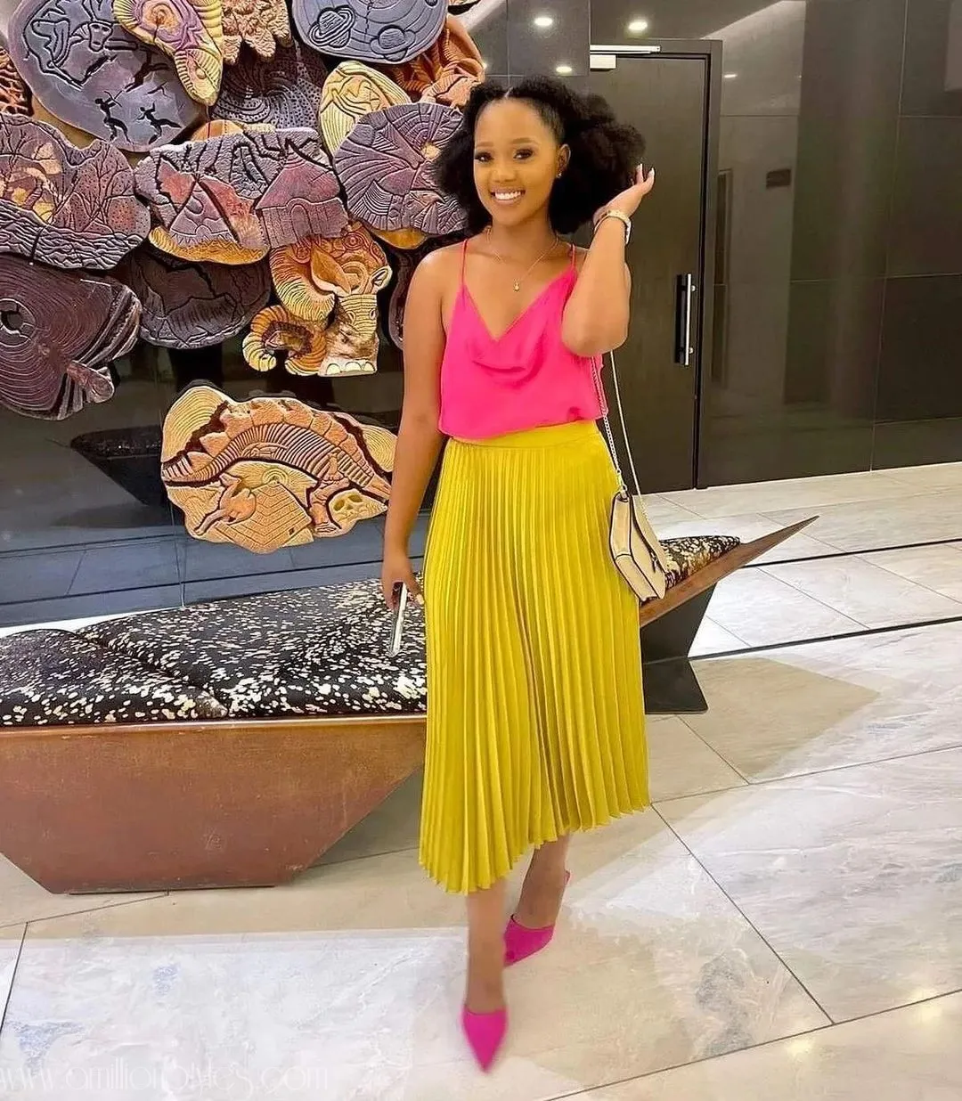 These Gorgeous Women Show Us How To Pair Bright Colour Outfits