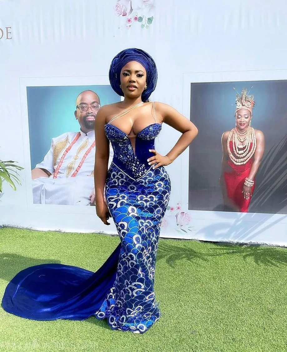Exquisite Nigerian Lace Asoebi Styles-Volume 56