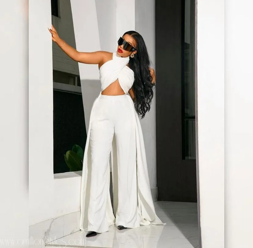 Classy White Outfit Ideas for Ladies in 2022