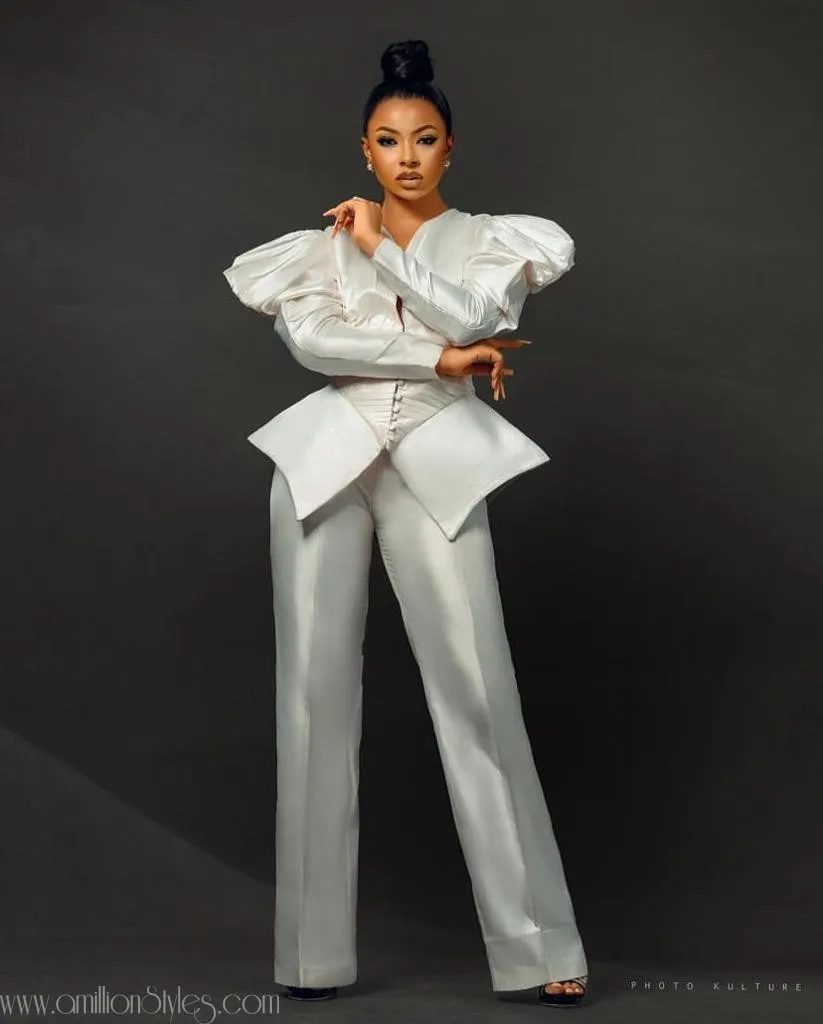 Classy White Outfit Ideas for Ladies in 2022