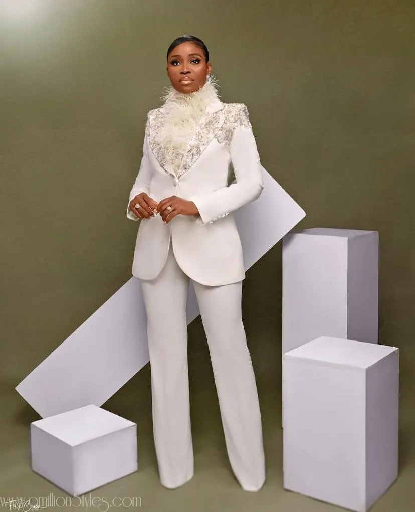 Classy White Outfit Ideas for Ladies in 2022