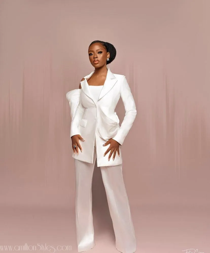 Classy White Outfit Ideas for Ladies in 2022