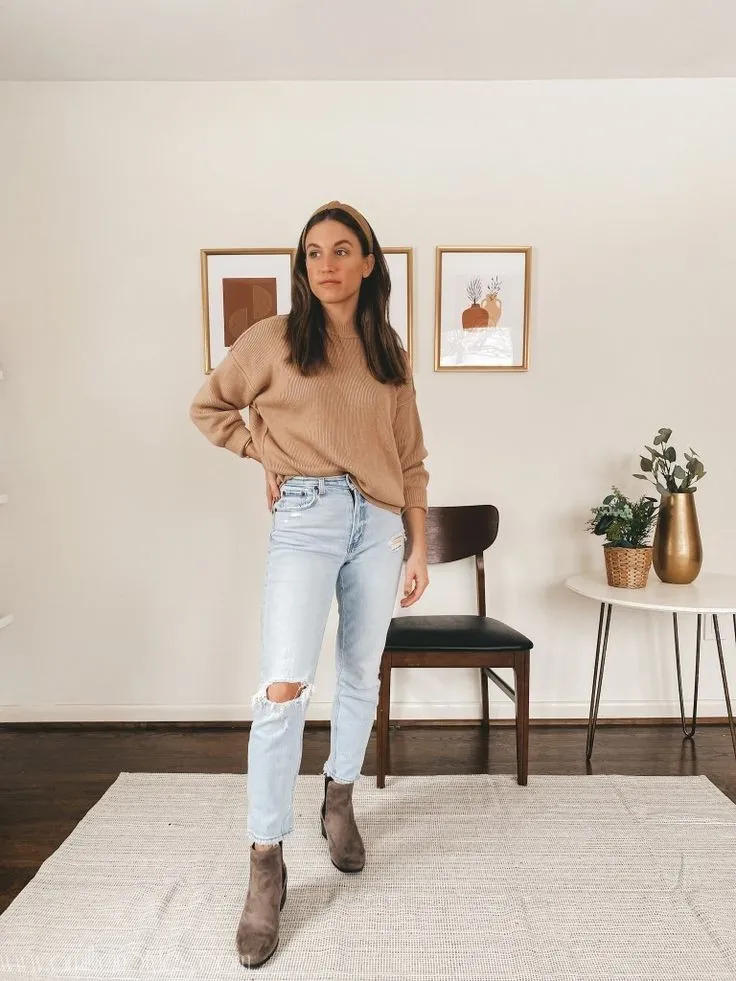 Mom Jeans And Boot Outfit Ideas For Women