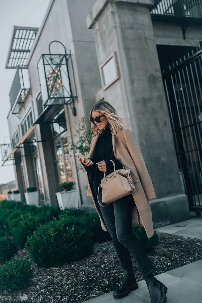 Mom Jeans And Boot Outfit Ideas For Women