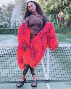 #VenusWilliams posed for #HarpersBazaar wearing a #Gucci. Thoughts? IG/Reproduct