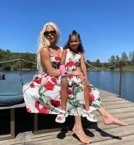 #KhloeKardashian and #TrueThompson posed in matching #DolceAndGabbana looks (Khl