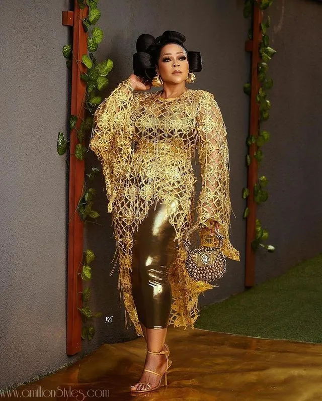 Elegance Redefined: Embracing Rich Aunty Styles for Timeless Fashion