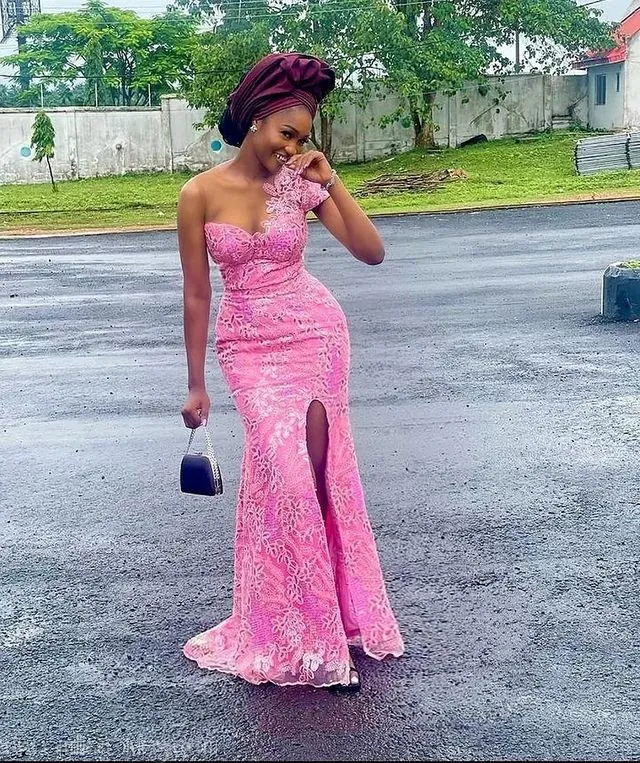Owambe Style Ideas For Pink Lace Asoebi