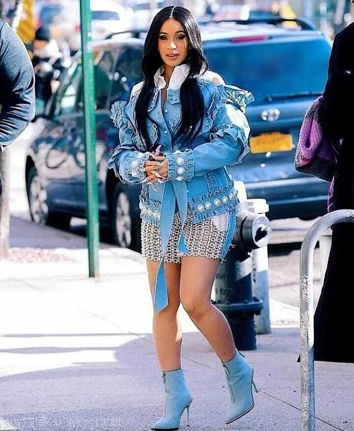 Let's Look At 12 Cute Ways To Style Denim!! 